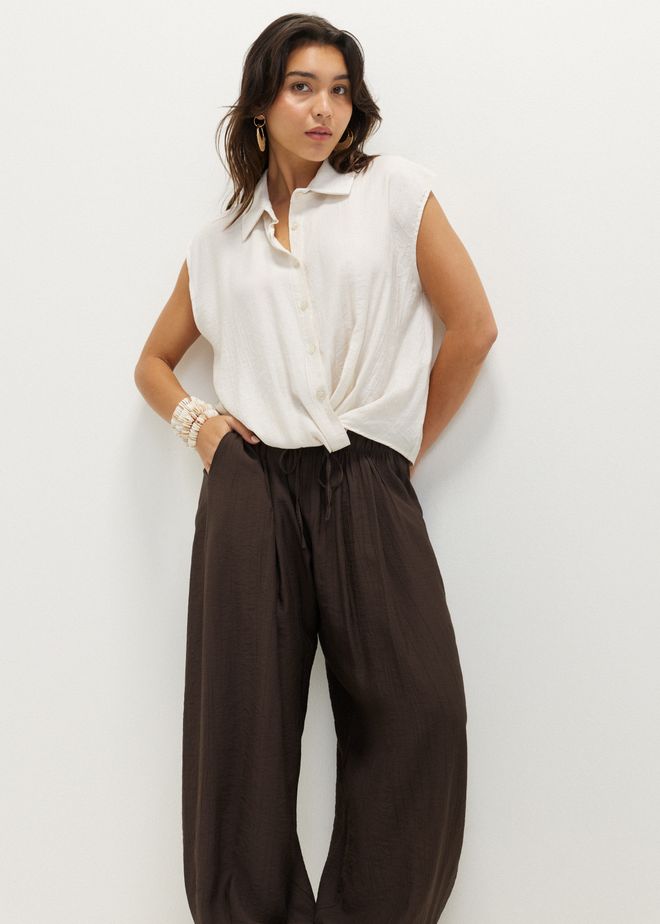 Mouwloze blouse met knoopdetail
