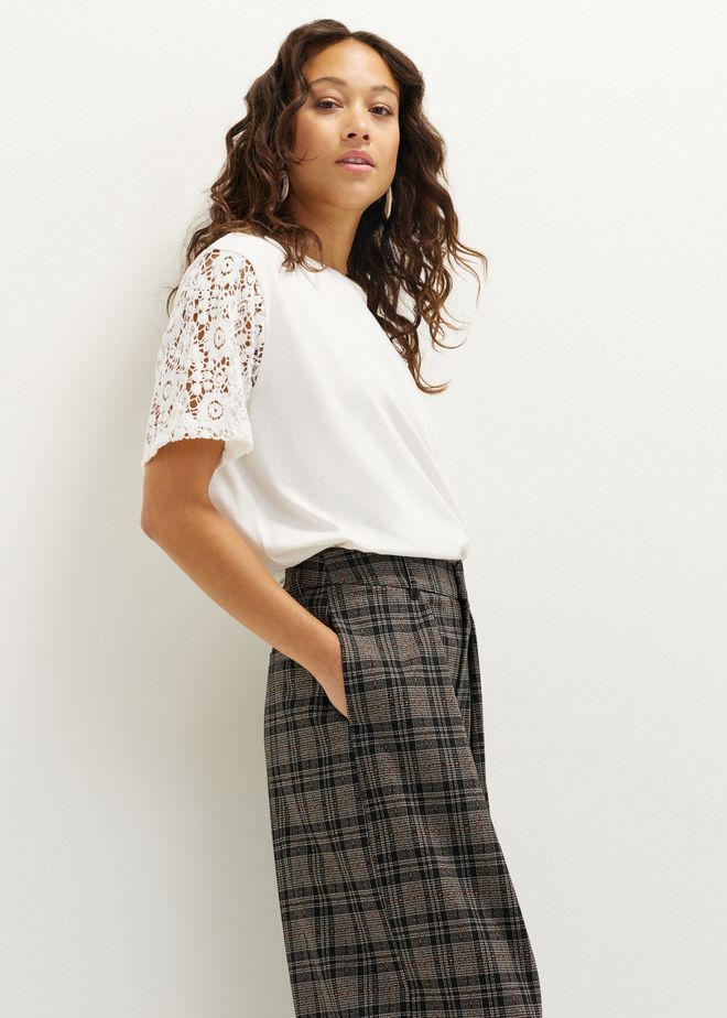 T-shirt met crochet mouwen